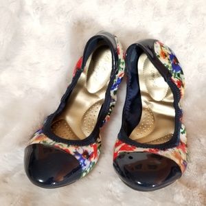 Dexflex Comfort Floral Flats Size 7